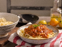 Спагети Болонезе с пилешко месо (бон филе) - снимка на рецептата